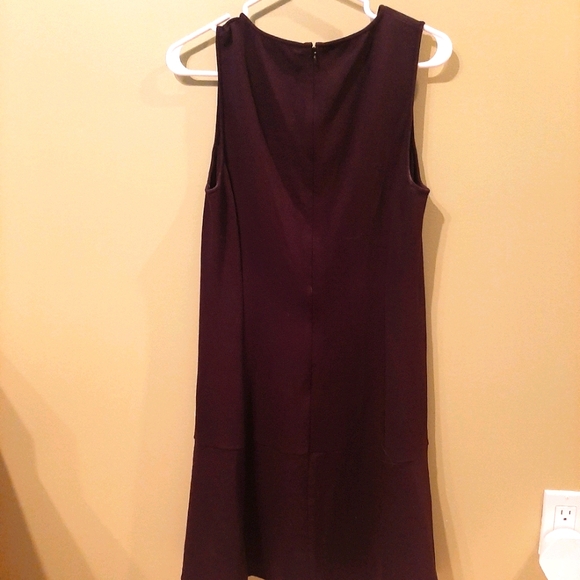 Simple knee high black dress - Picture 2 of 3